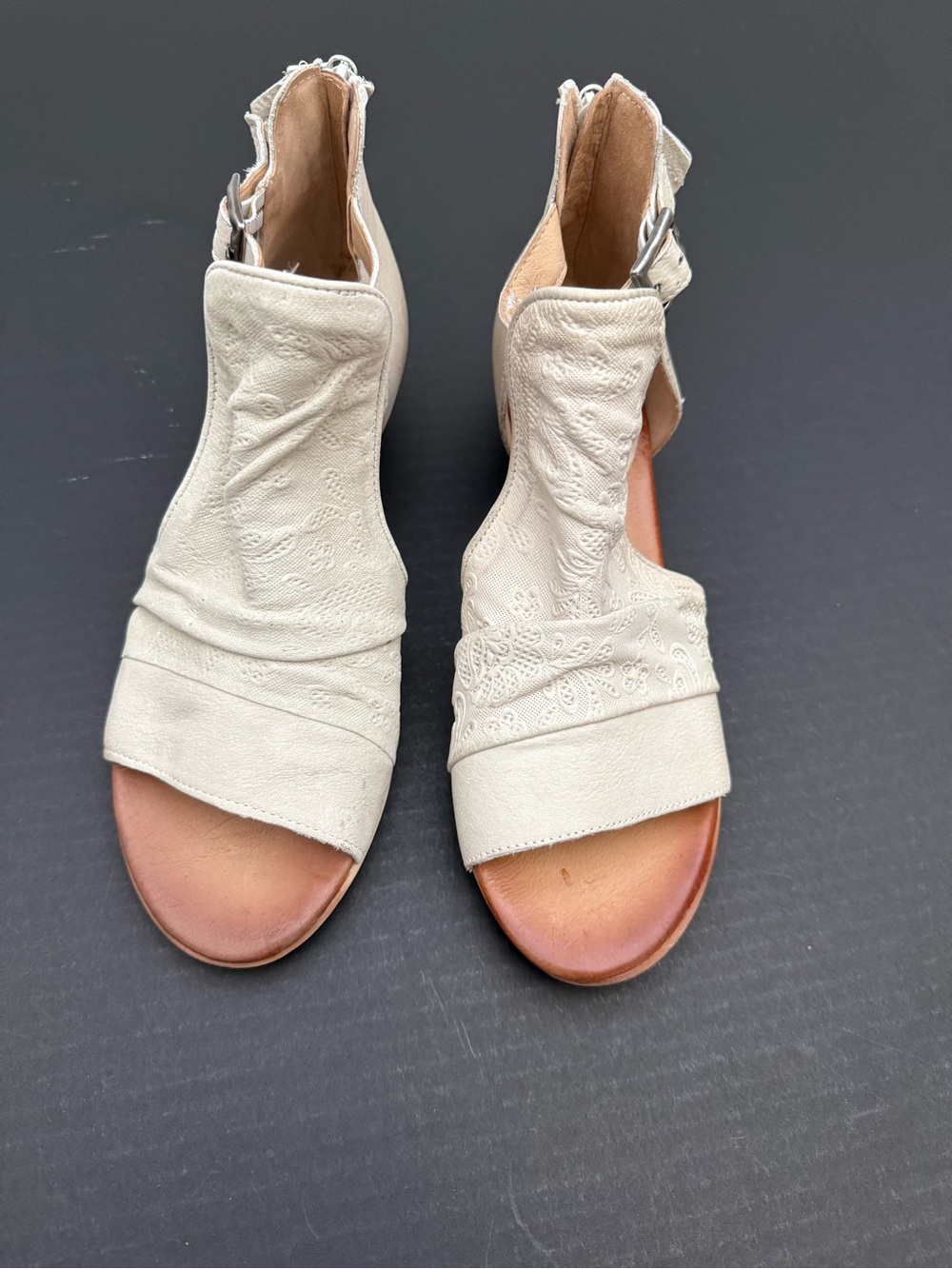 Miz Mooz Cream Leather Open-Toe Sandals Size 41 or 10